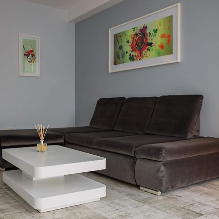 Central Bliss Apartment Suceava Luaran gambar